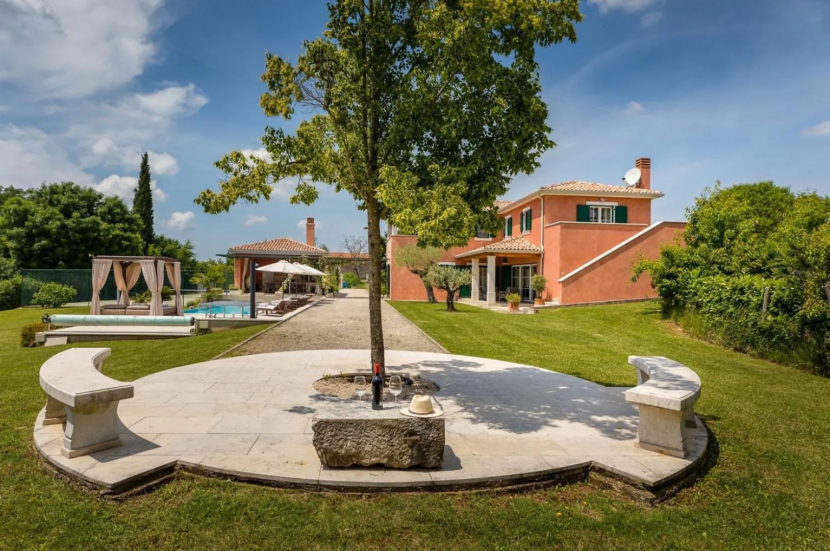 Villa Village Tinjan